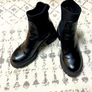 Steve Madden Black Leather Booties (like new)